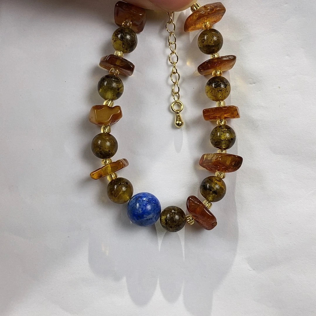 琥珀未镶嵌颈饰多人