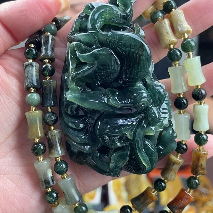 蛇纹石玉未镶嵌颈饰