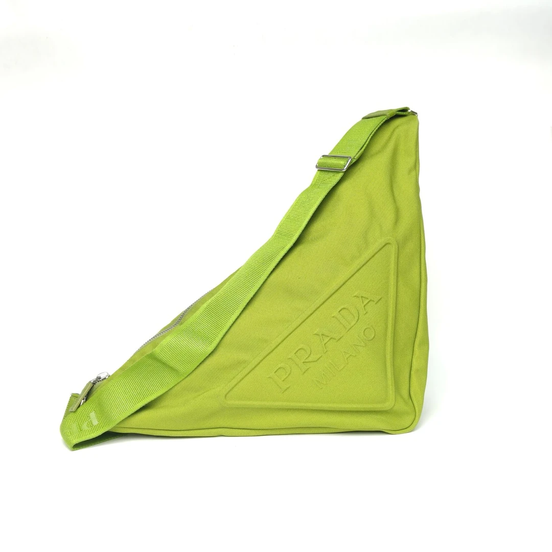99新 Prada/普拉达 【黑黑】 绿色 帆布 Triangle 三角包 斜挎包