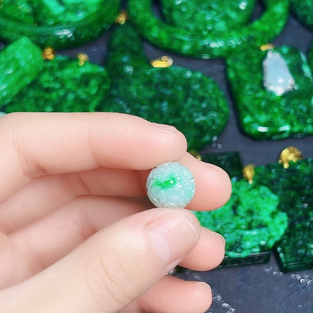 颈饰未镶嵌翡翠多样性