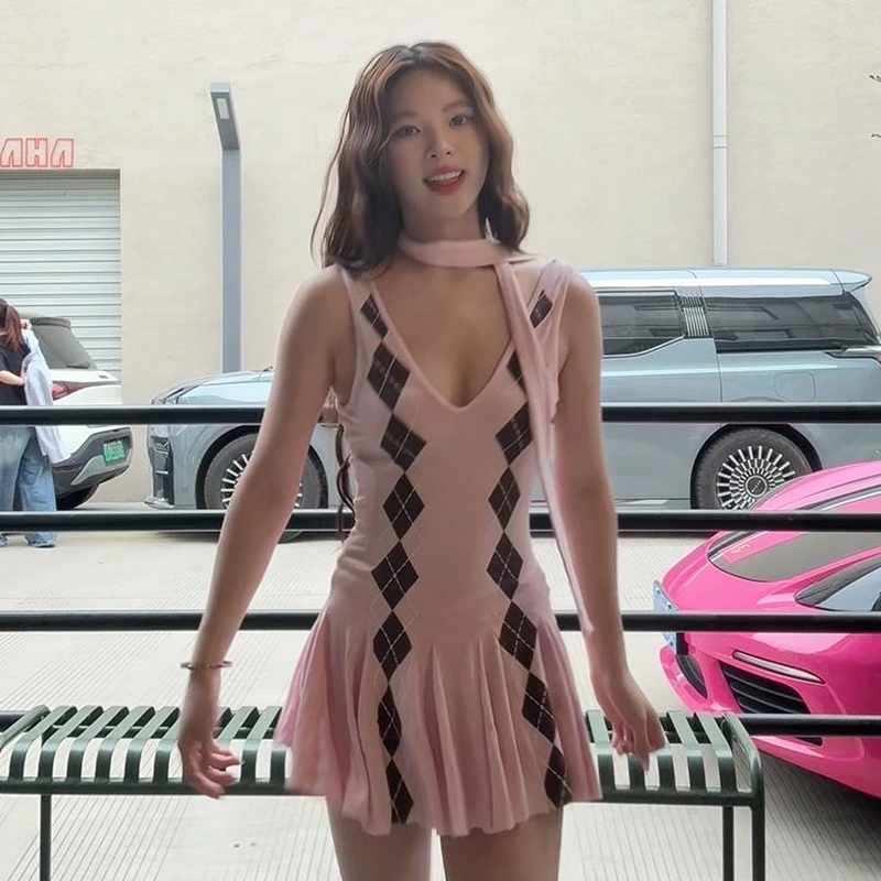 美式辣妹粉色格纹撞色吊带连衣裙女夏季性感收腰显瘦百褶裙短裙子
