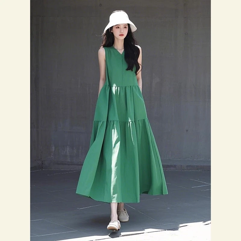 今年流行绝美裙子高级感气质高端超好看多巴胺绿色无袖连衣裙女春