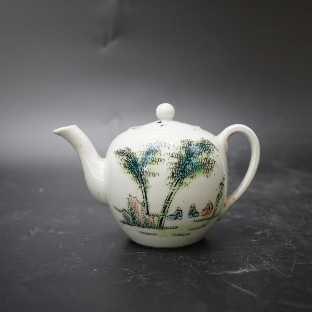 Lot.25072104民国粉彩树林小茶壶 高：约9.5cm