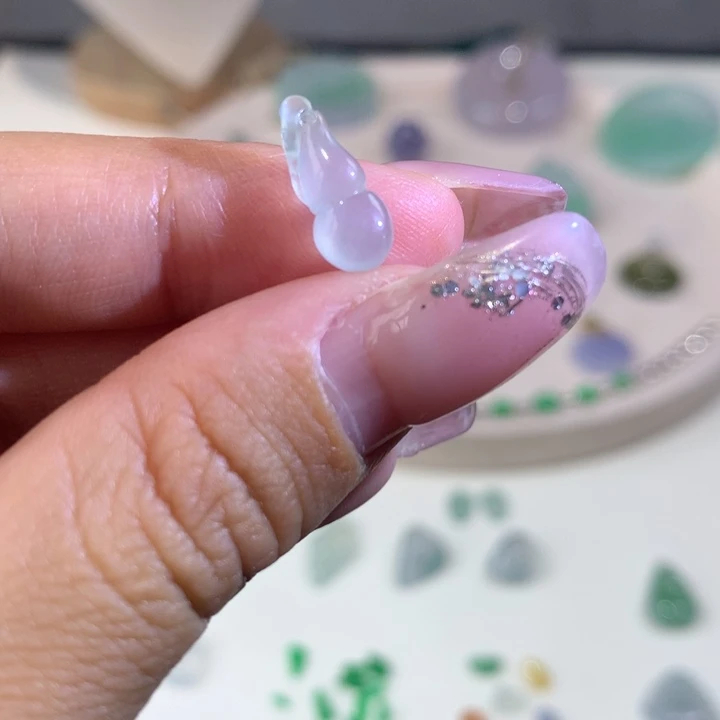 翡翠未镶嵌颈饰葫芦