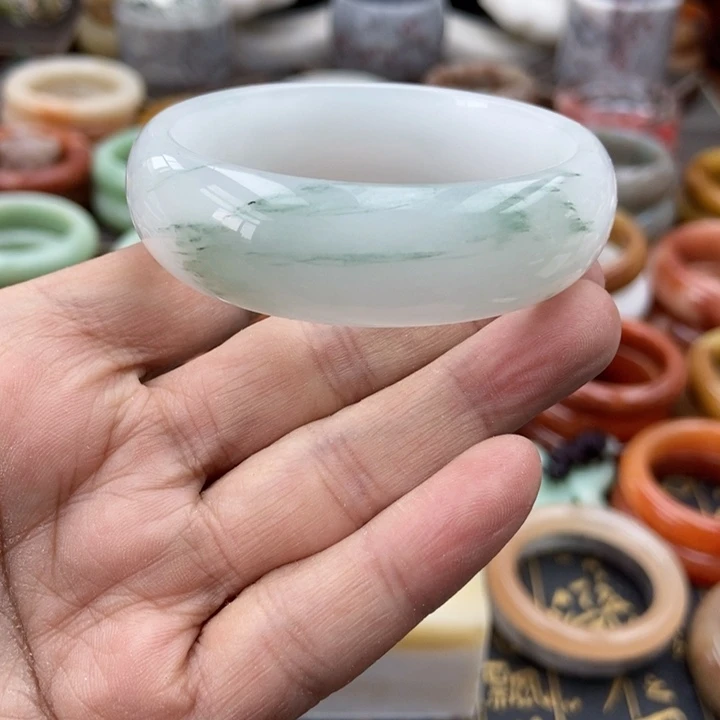 未镶嵌手镯石英岩玉