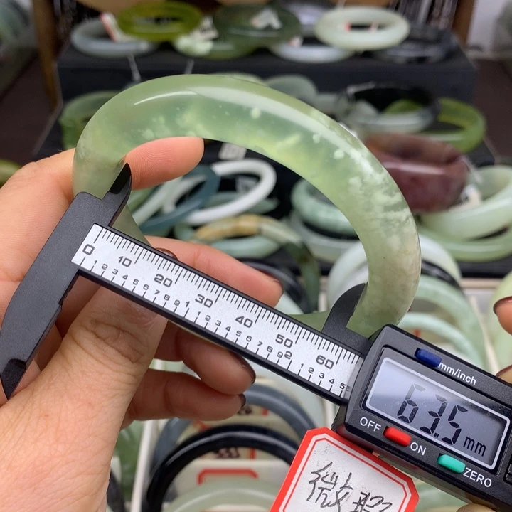 蛇纹石玉未镶嵌手镯351