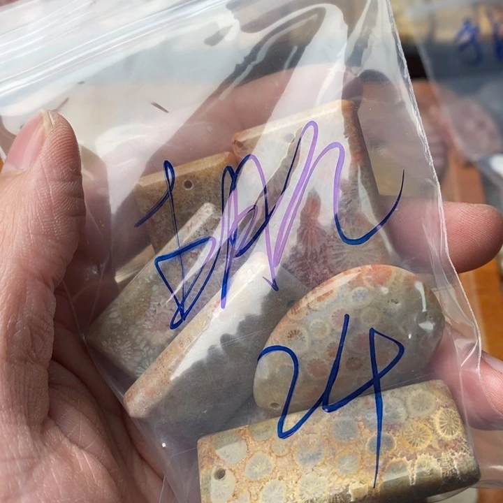 硅化玉颈饰足金镶嵌玥*