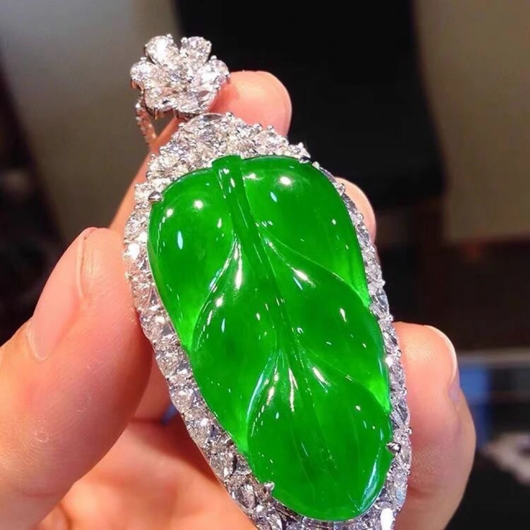 天然冰阳绿玉髓树叶吊坠女款轻奢玉石挂件新中式项链叶子挂件