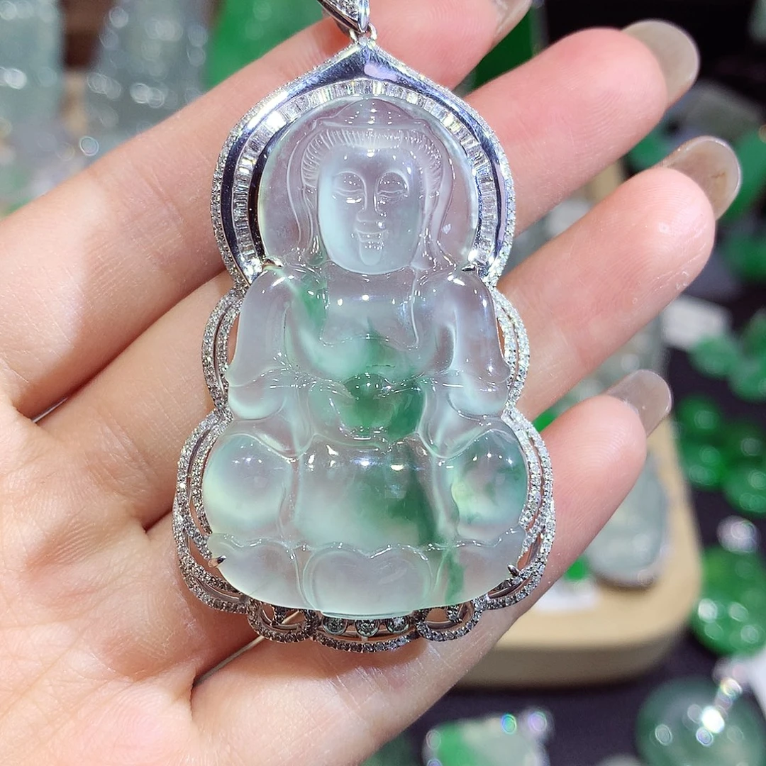 翡翠18K金镶嵌颈饰观音