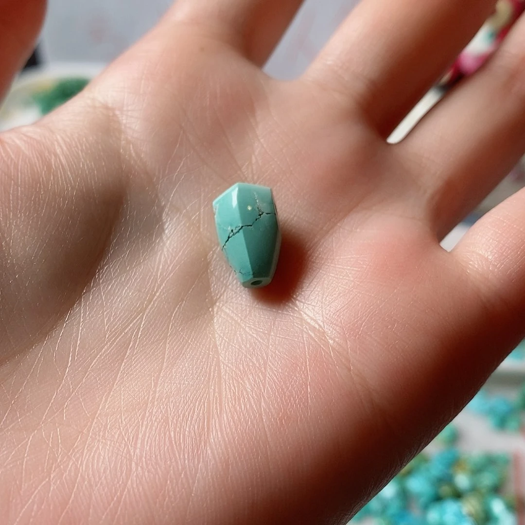 绿松石颈饰未镶嵌