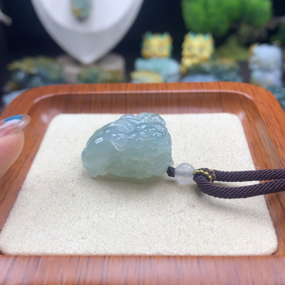 翡翠未镶嵌颈饰翡翠2