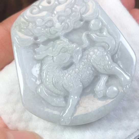 翡翠未镶嵌颈饰缅甸A货，每天下午1点半开播