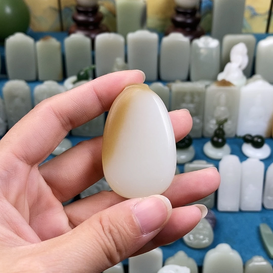 颈饰未镶嵌和田玉（糖玉）
