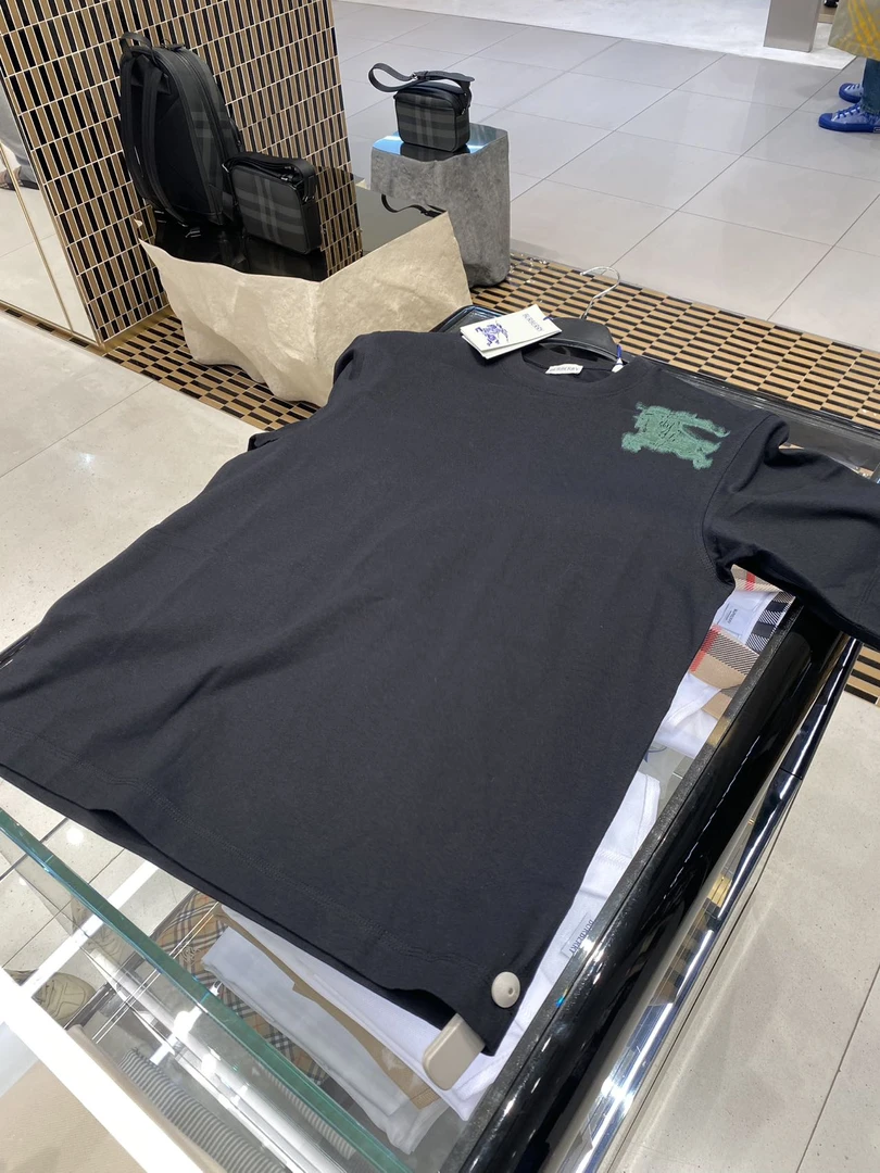 未使用 BURBERRY/博柏利 博柏利黑色T恤 绿色战马标打折