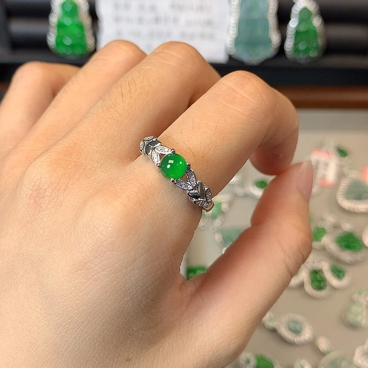 翡翠未镶嵌戒指戒指