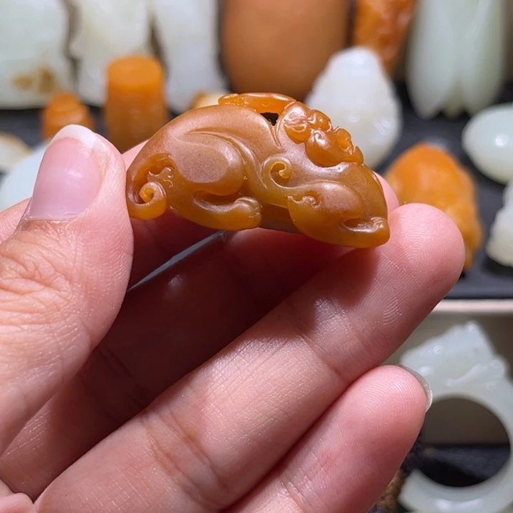 一***缘和田玉未镶嵌颈饰