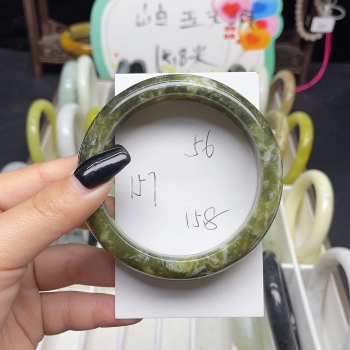蛇纹石玉未镶嵌手镯
