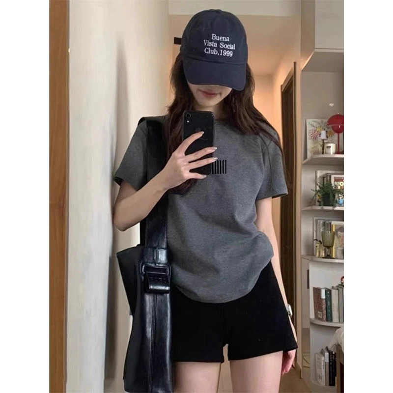 2025新款正肩简约短袖t恤女装设计感小众时尚百搭深灰色上衣夏季