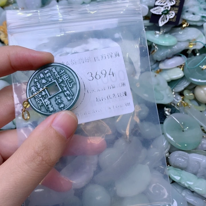 吊坠(不含链)未镶嵌翡翠