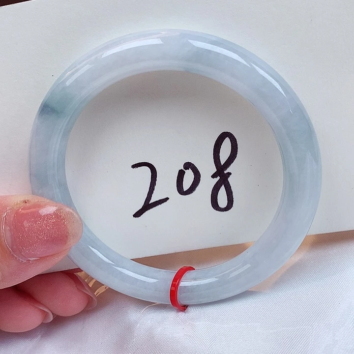 翡翠手镯未镶嵌翡翠