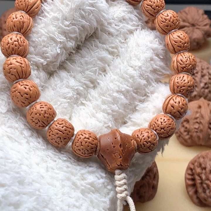 文玩核桃把件玉女脐桃核