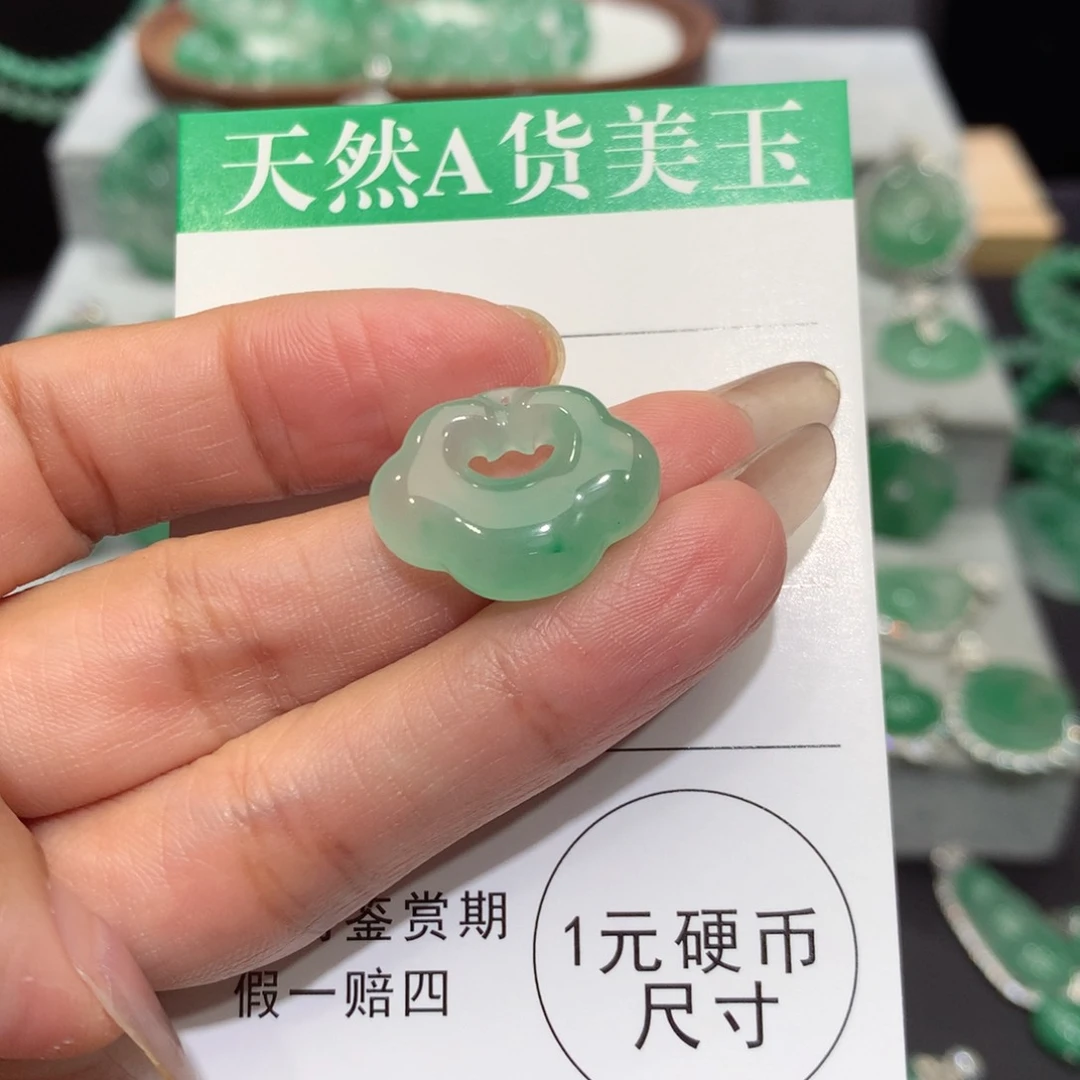 颈饰未镶嵌石英质玉（非洲翠）