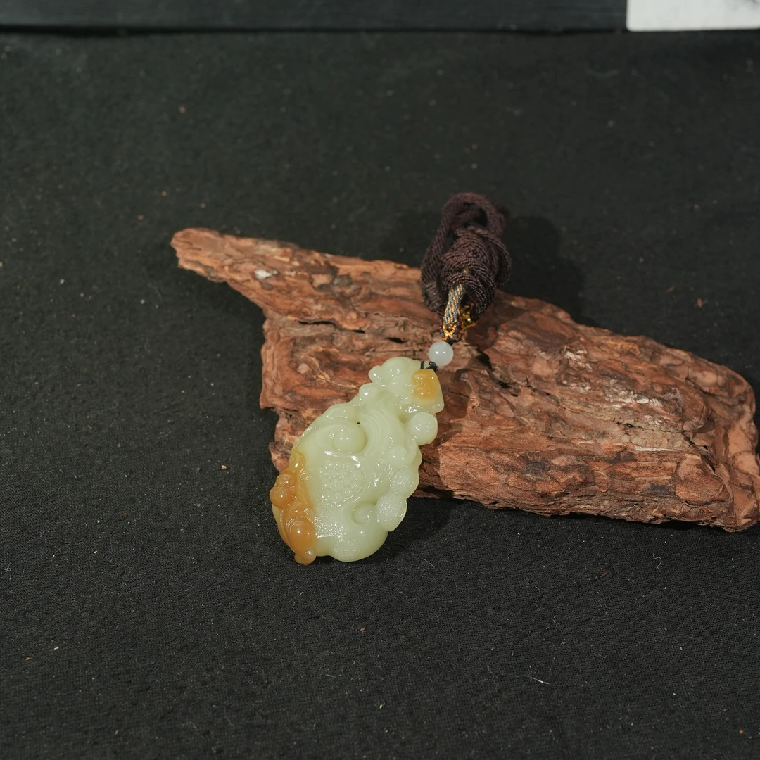 12.9香港王老板-和田玉吊坠7z42