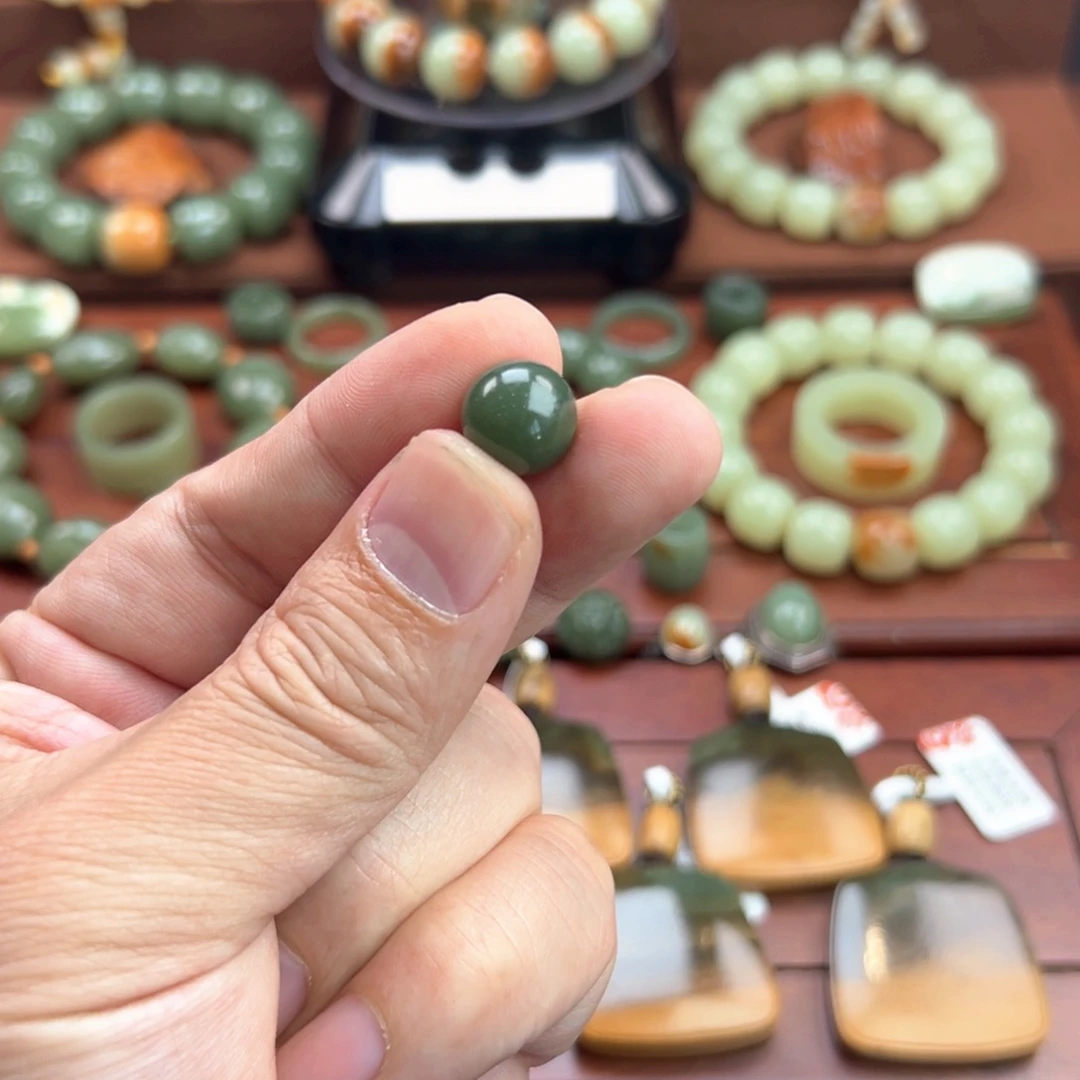 岫岩老玉（透闪石质玉）未镶嵌颈饰夜*