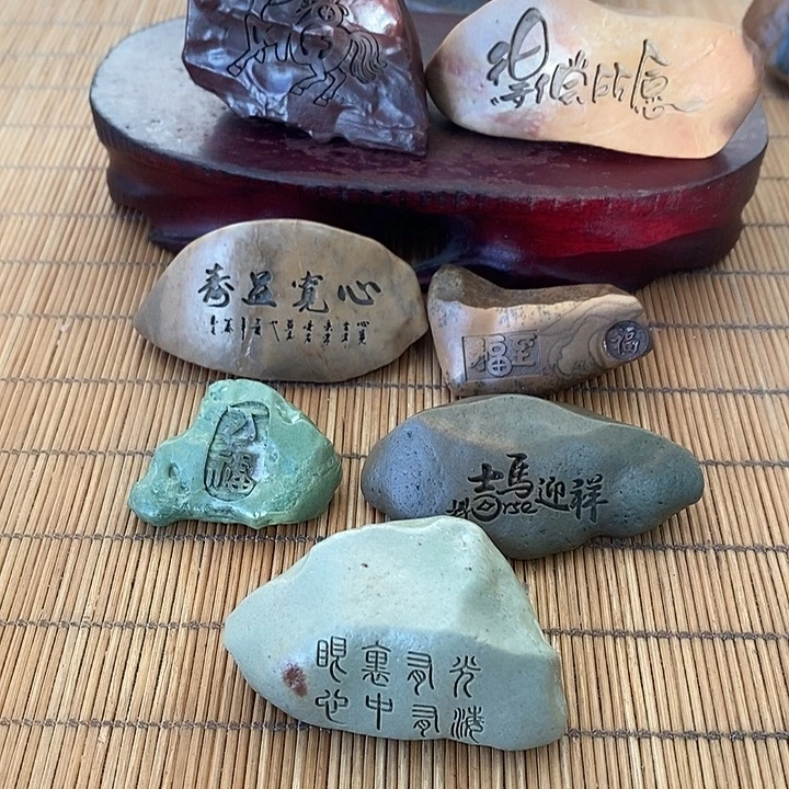 娜***空原石原石雕刻工艺品手把摆件