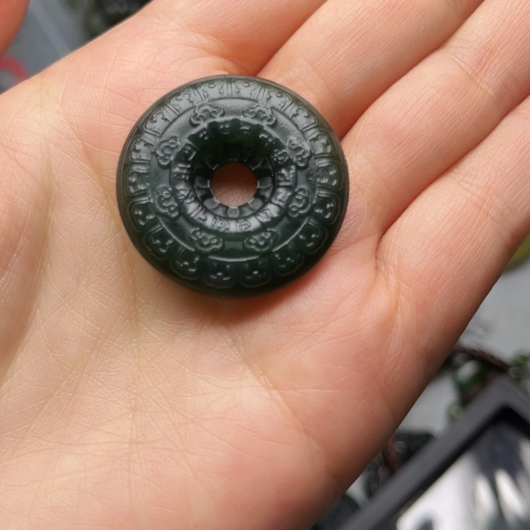 一***一蛇纹石玉未镶嵌颈饰