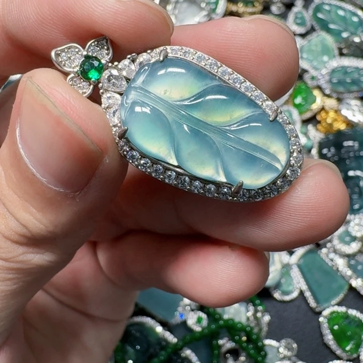 翡翠未镶嵌颈饰天然A货翡翠放漏