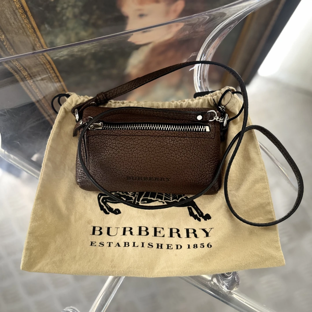95新 BURBERRY/博柏利 复燃精选/荔枝纹斜挎包