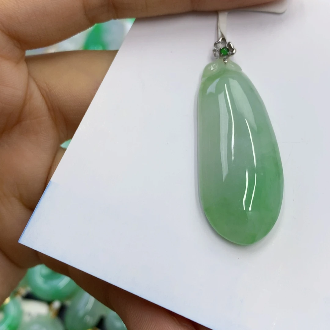 翡翠18K金镶嵌颈饰翡翠