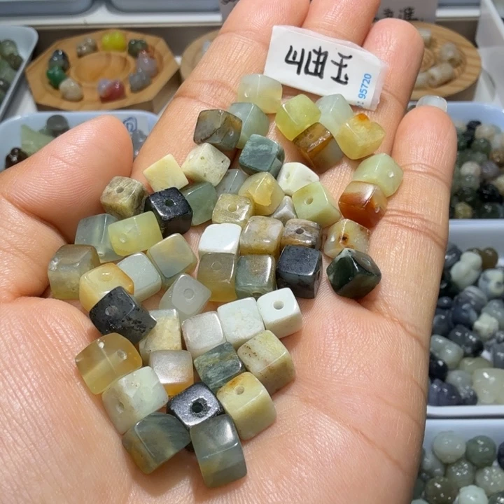 和田玉未镶嵌珠宝奇石