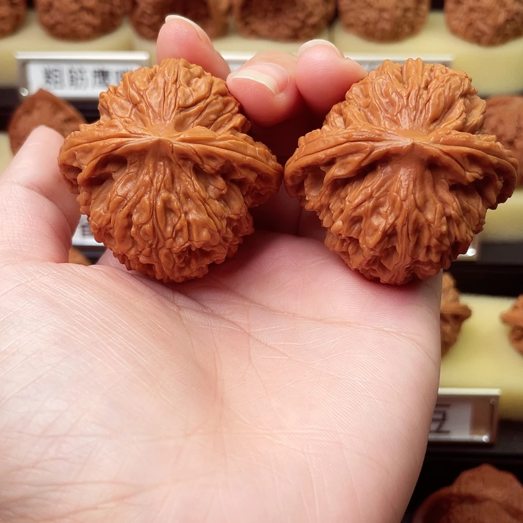 灯****文玩核桃吊坠南疆47尺611