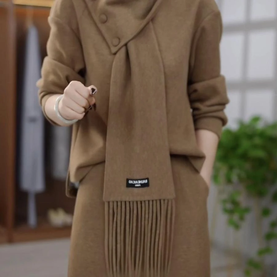 E132高档磨毛软精纺冬季新款简约时尚妈妈装上衣围巾半身裙三件套