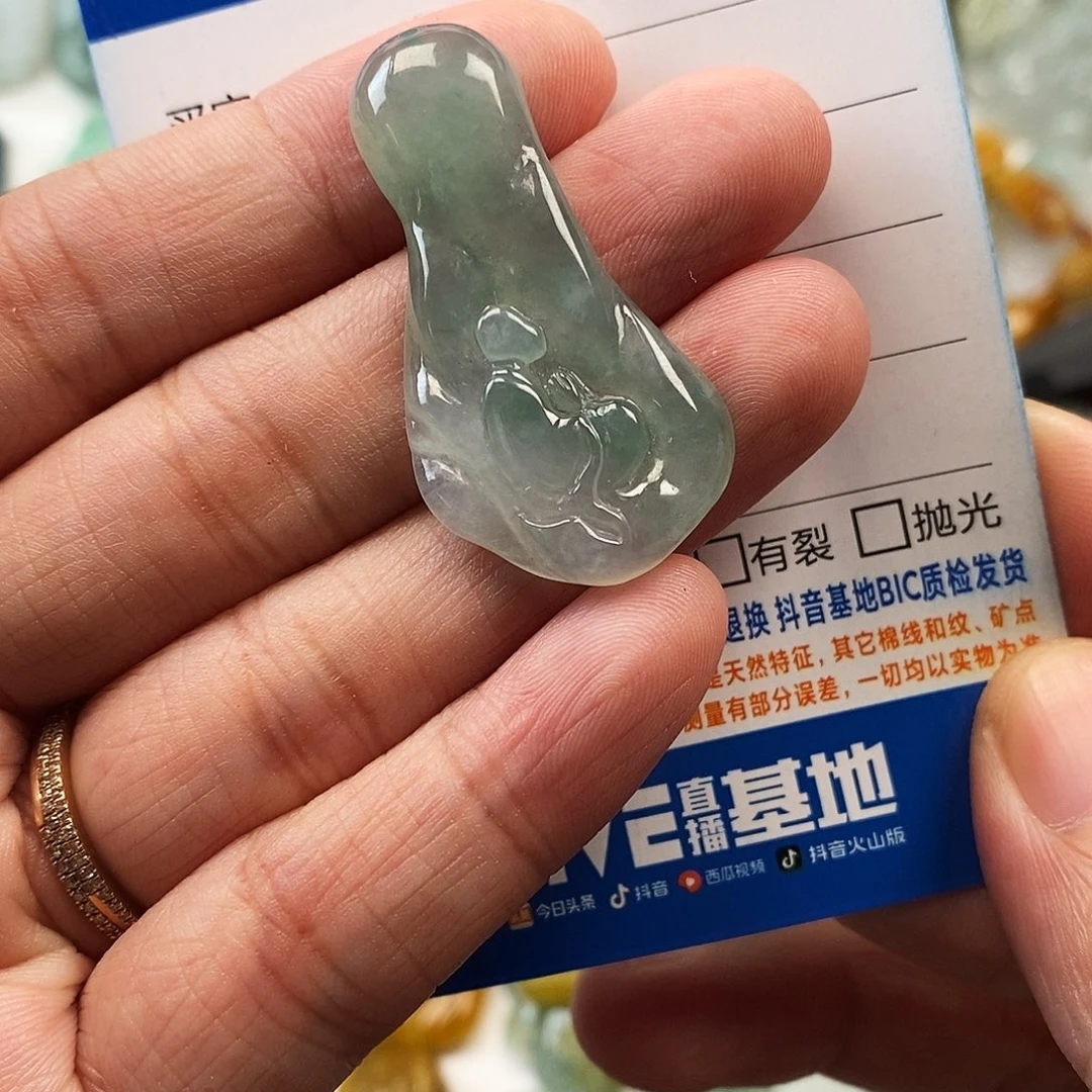 翡翠未镶嵌颈饰悟道