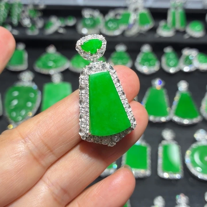 翡翠18K金镶嵌吊坠(不含链)