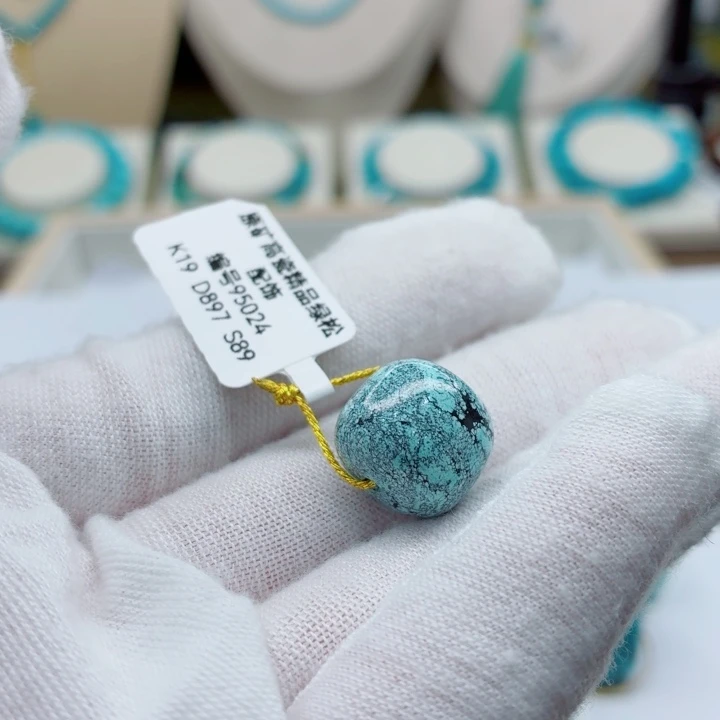 绿松石未镶嵌珠宝奇石