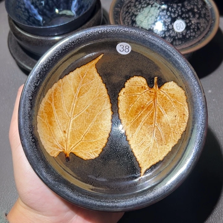 茶盏我是小鱼你要去吃点