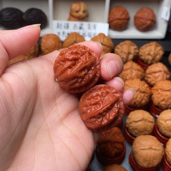 文玩核桃吊坠珊瑚纹