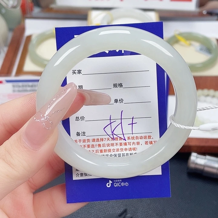 一***哥和田玉未镶嵌手镯