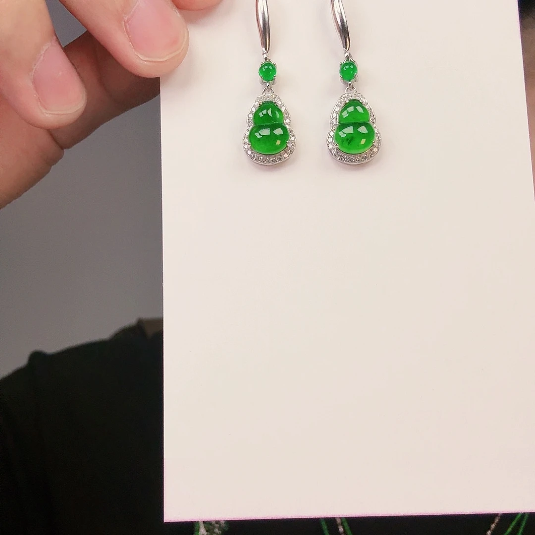 翡翠颈饰未镶嵌一对