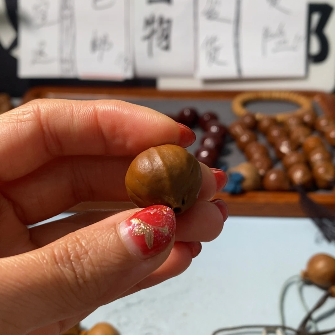 橄榄核手串大*在1.7三通4花1颗