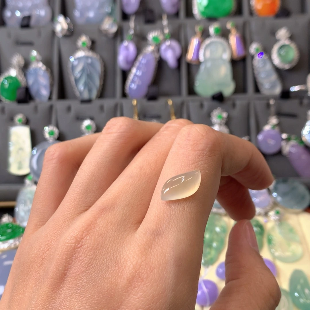 翡翠颈饰未镶嵌裸石