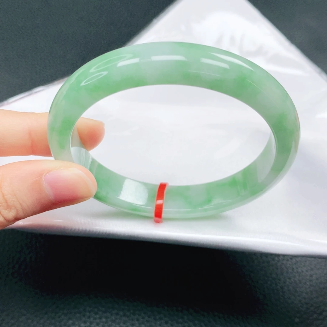 翡翠未镶嵌手镯56圈贵妃