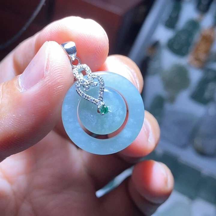 翡翠颈饰未镶嵌好