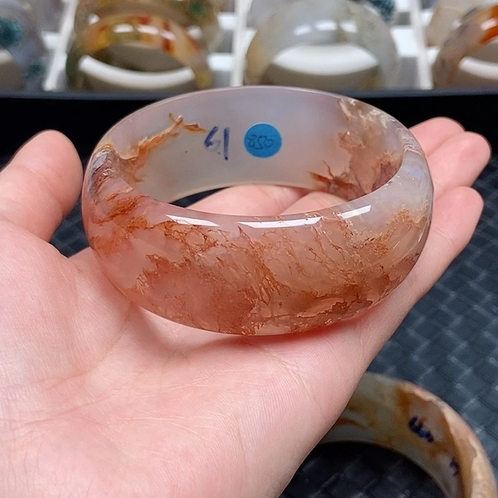 手镯玛瑙/玉髓未镶嵌武****?