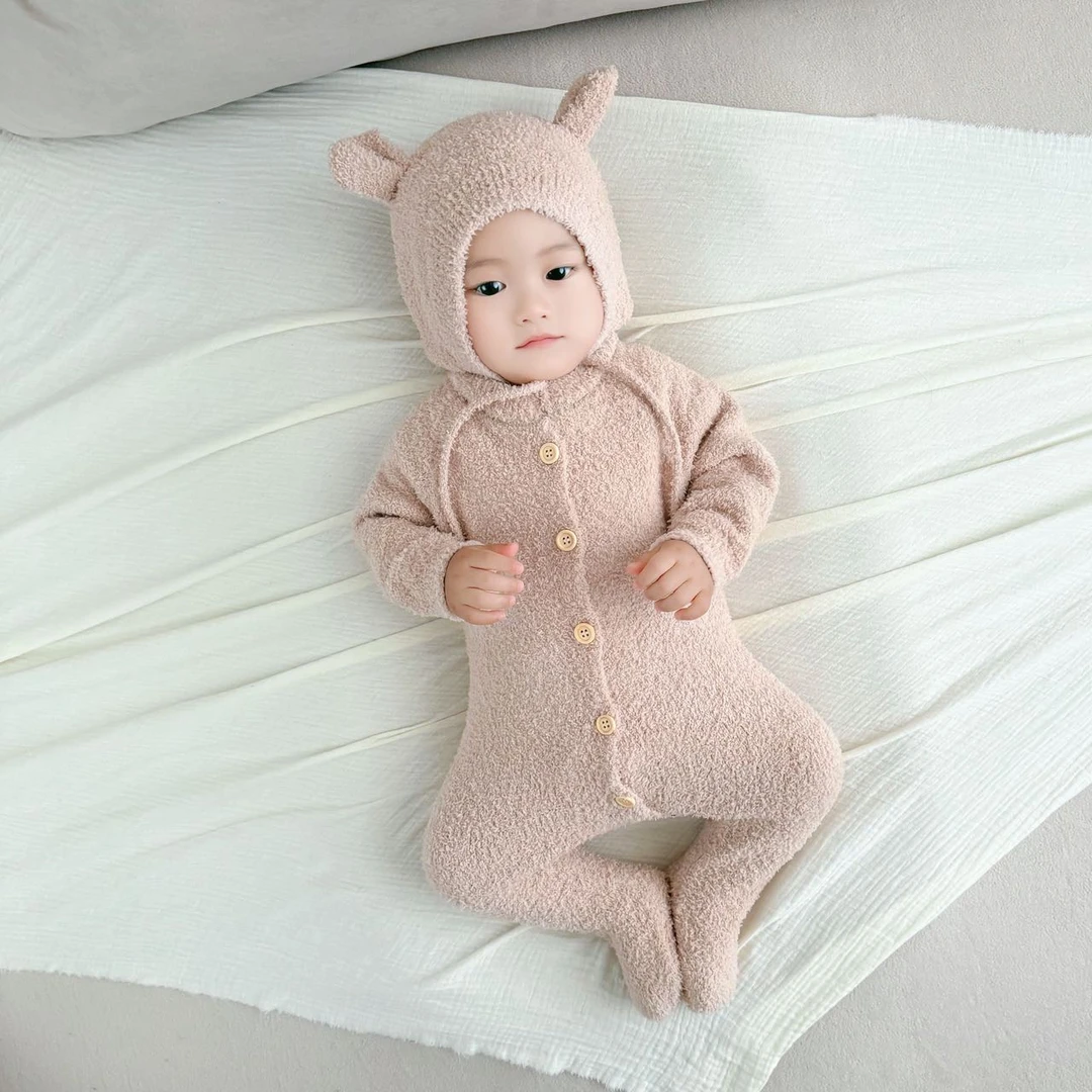 婴儿衣服秋冬毛绒小熊连体衣可爱男女宝宝超萌包脚哈衣半边绒爬服