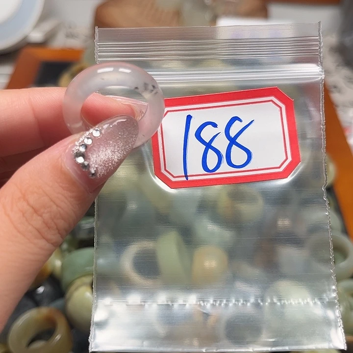 ****翡蛇纹石玉未镶嵌戒指